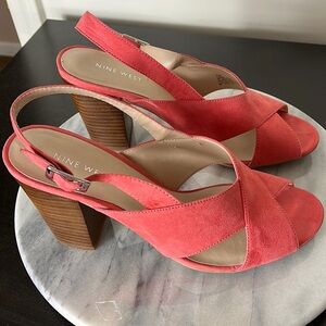 Nine West "Alba" stacked heel slingback sandals in coral Sz 8M